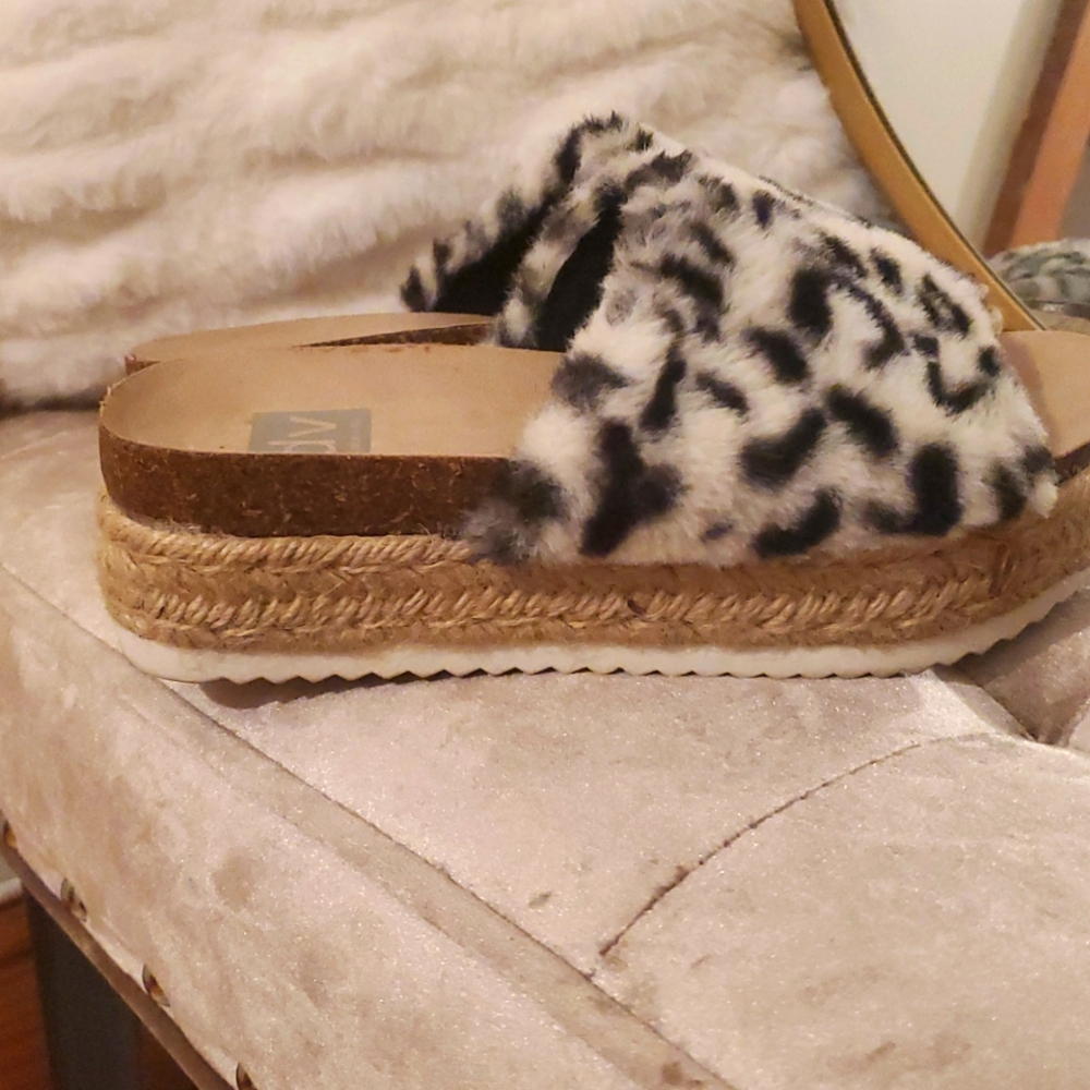 Dolce Vita Women's Faux Fur Leopard Print Platform Sandals - Picture 3 of 8